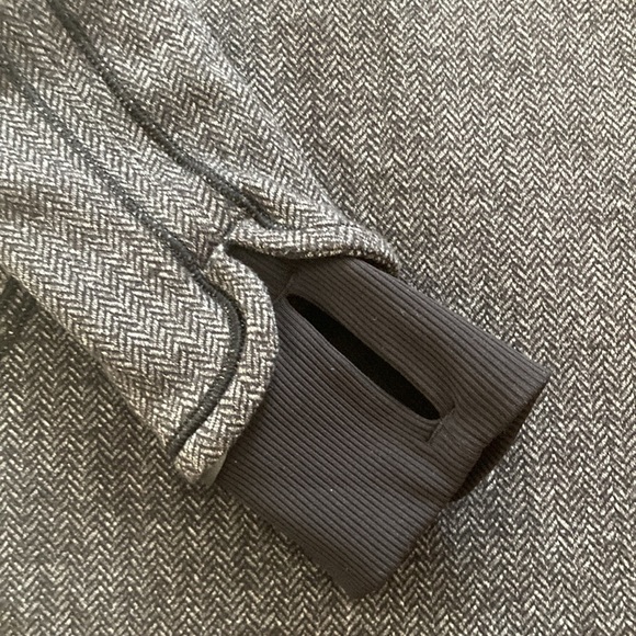 Lululemon pullover - Picture 4 of 8